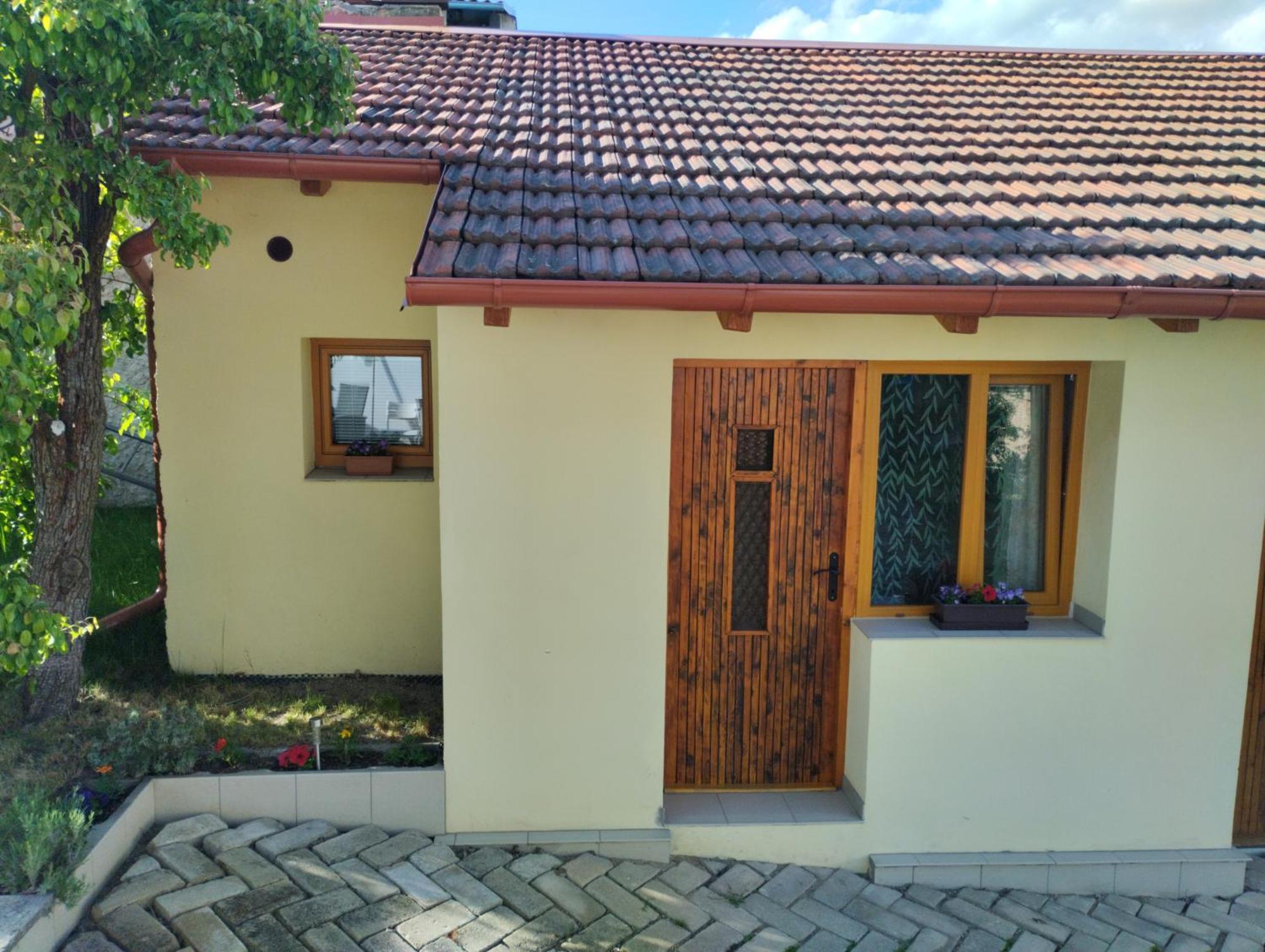 Male Utulne Studio S Koupelnou A Kuchynkou Svinarov Buitenkant foto